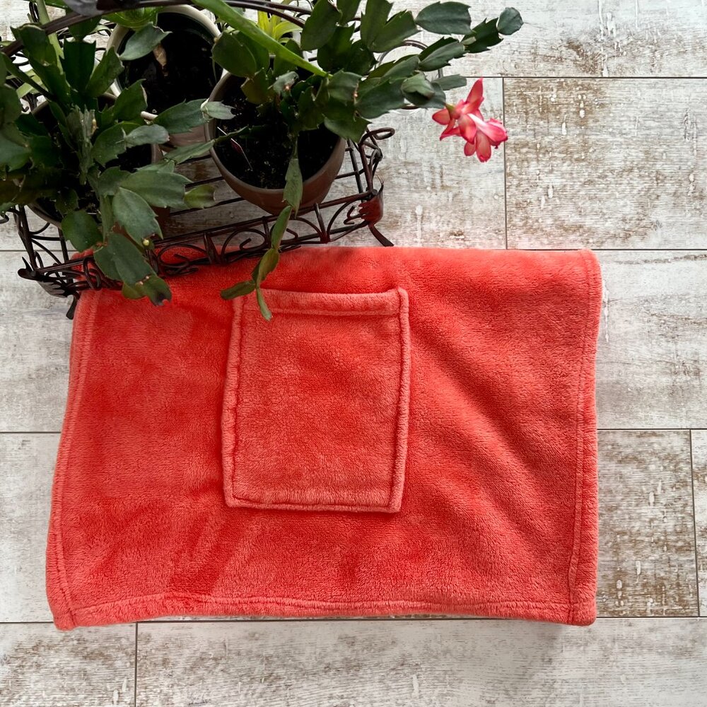 LAST CHANCE! Soft & Snuggly Coral Shawl/Cape with Pockets - Picture 3 of 11